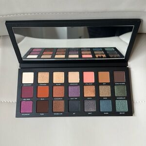 Urban Decay BORN TO RUN Eyeshadow Palette